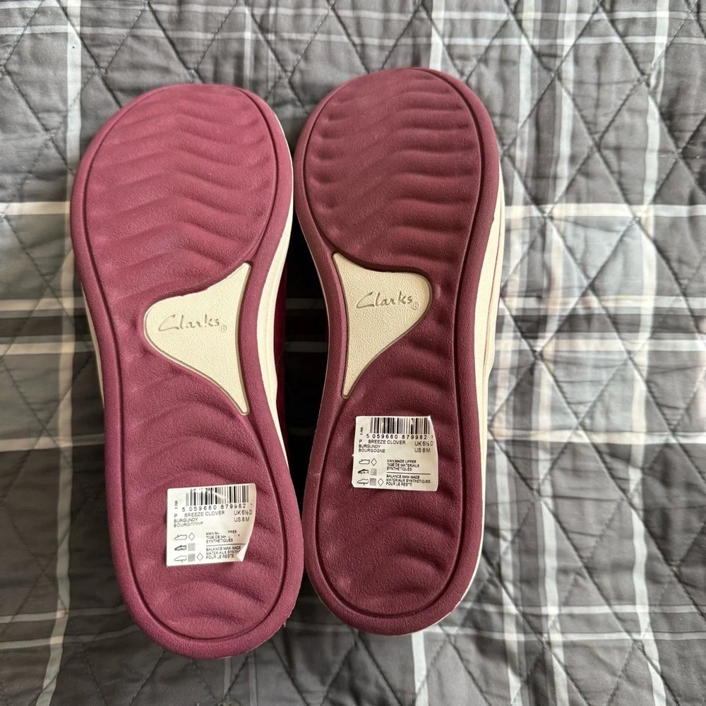 Clarks NWOB  Cloudsteppers Breeze Clover Burgundy Slip-On Booties Floor Sample